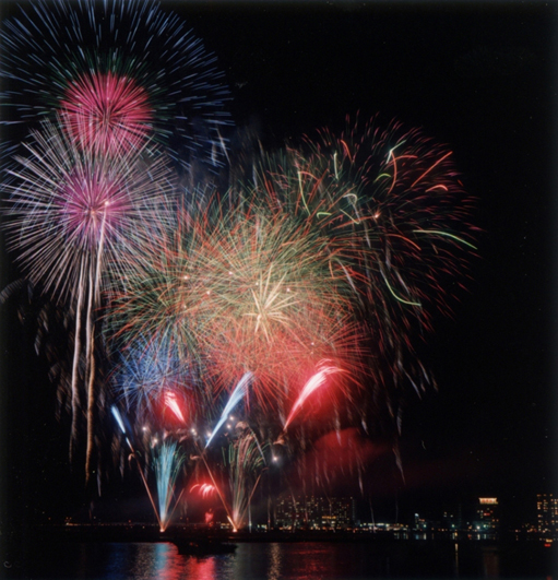 令和の夏に刻み込まれる 特別な花火大会 浜松白洋舎のクリーニング